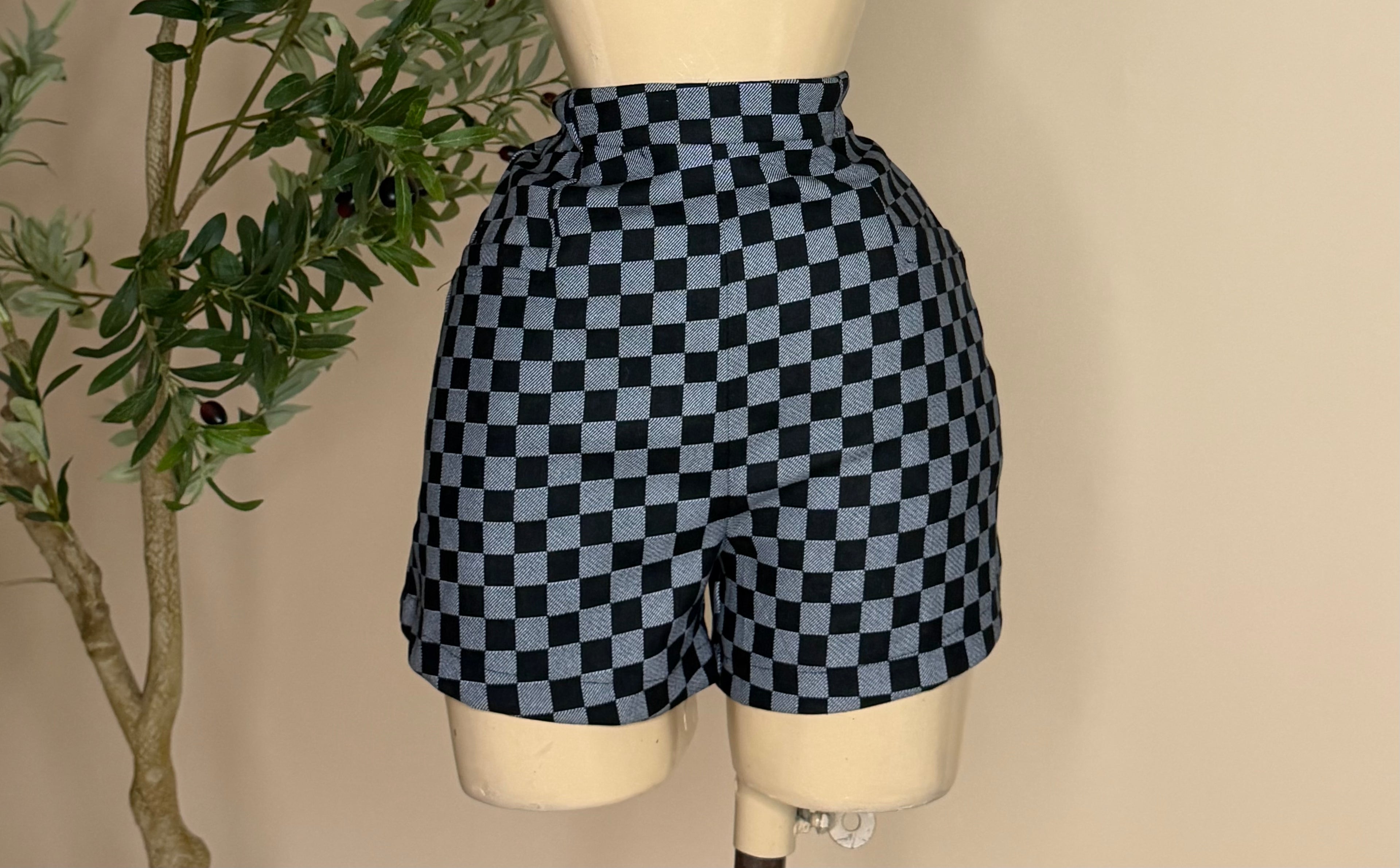 CHECKERS SHORT