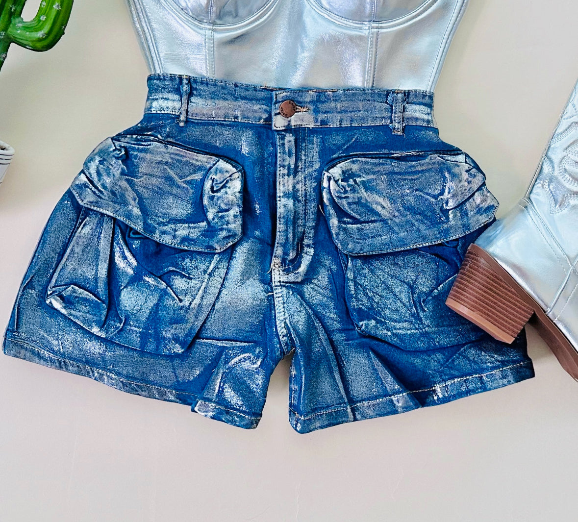 SASSY CARGO SHORT (SILVER)