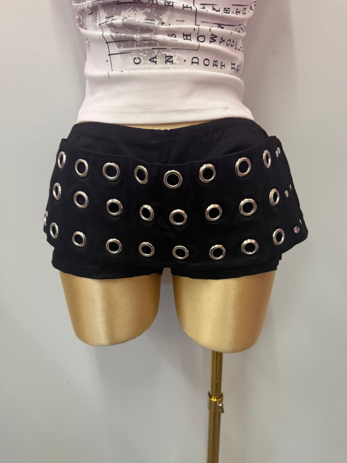 GROMMET DETAIL SHORT