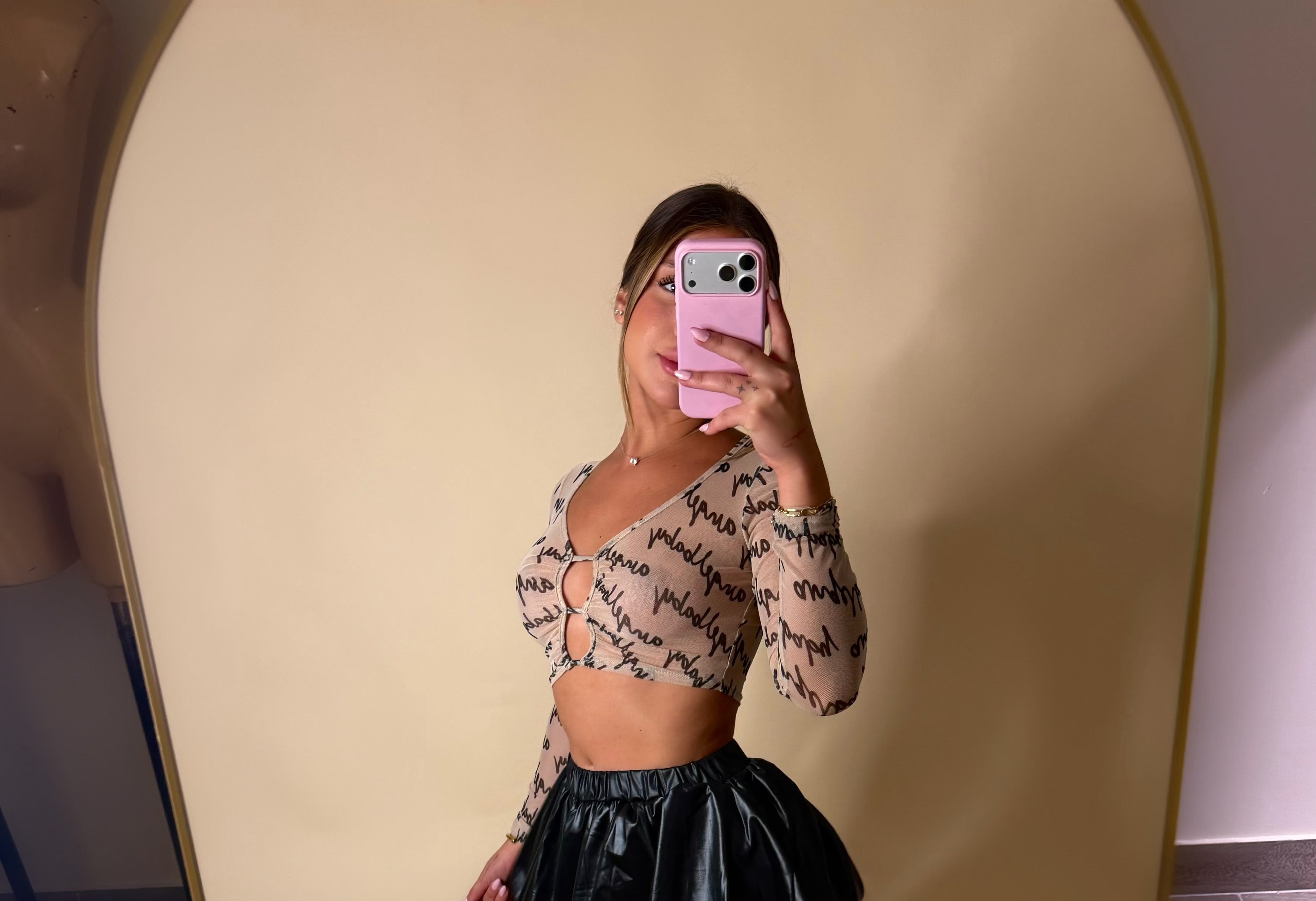 GRAPHIC MESH TOP
