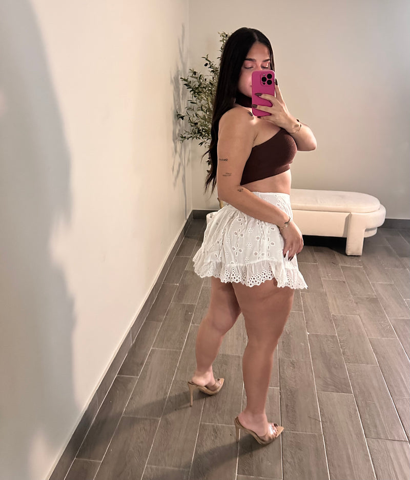 RUFFLE EYELET SHORT